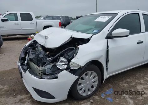 2018 Nissan Versa 1.6 S z USA, uszkodzony, nr VIN 3N1CN7AP5JL812646